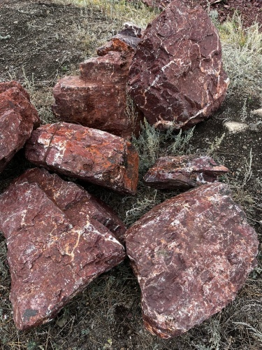 Ландшафтные глыбы красно-фиолетовые 200-1000 килограмм купить в Астрахани