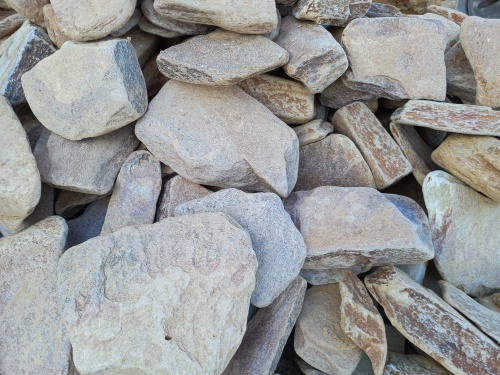 Златолит жёлтый, жёлто-зелёный глыбки и валуны для ланшафтного дизайна купить в Астрахани