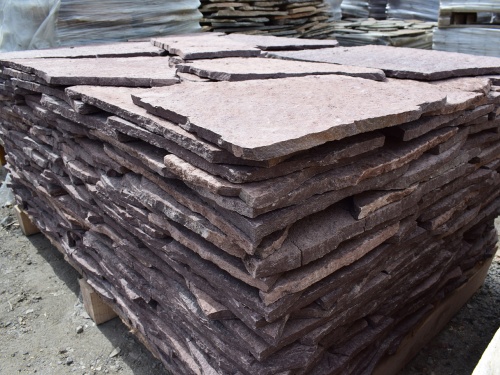 Плитняк лемезит бордовый для облицовки цоколя 20-25 мм  купить в Астрахани