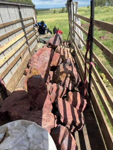 Ландшафтные глыбы красно-фиолетовые 200-1000 килограмм купить в Астрахани