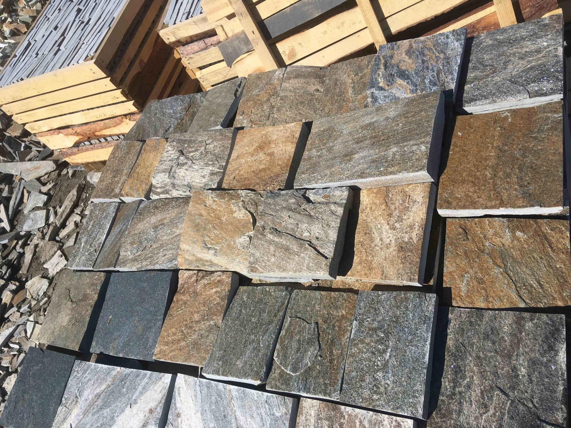 Плитка пилёная златолит Уральский для цоколя, отмостки купить в Астрахани