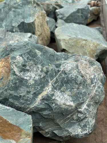 Камни для ландшафтного дизайна зелёные 10-60 килограмм купить в Астрахани