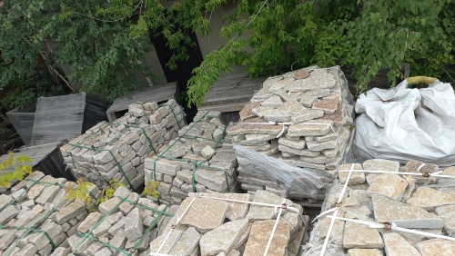 Плитняк гранитный галтованный купить в Астрахани