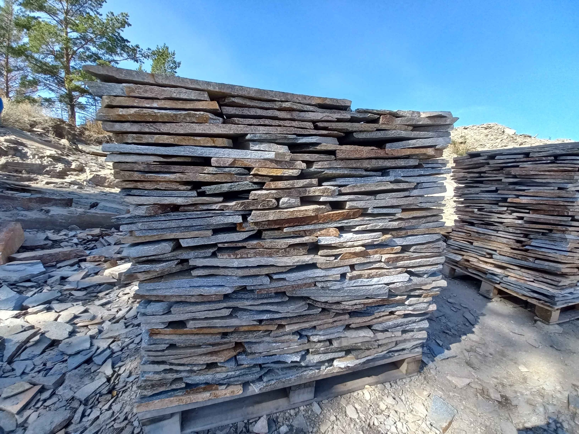 Плитняк златолит серебристый для фасада купить в Астрахани