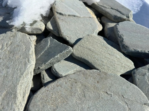 Плитняк златолит зелёный галтованный для фасада купить в Астрахани