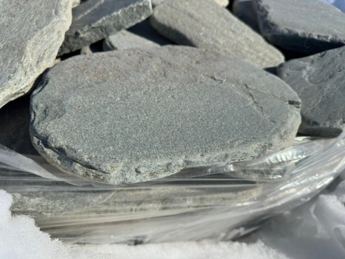 Плитняк златолит зелёный галтованный для мощения на бетон купить в Астрахани